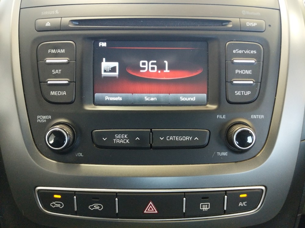 2015 Kia Sorento - Stereo Package