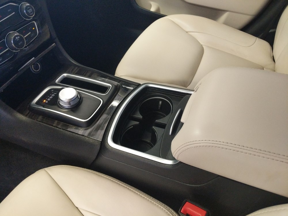 2016 Chrysler 300 - Center Console/Cup Holders