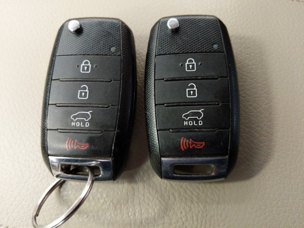 2014 Kia Sorento - Keys