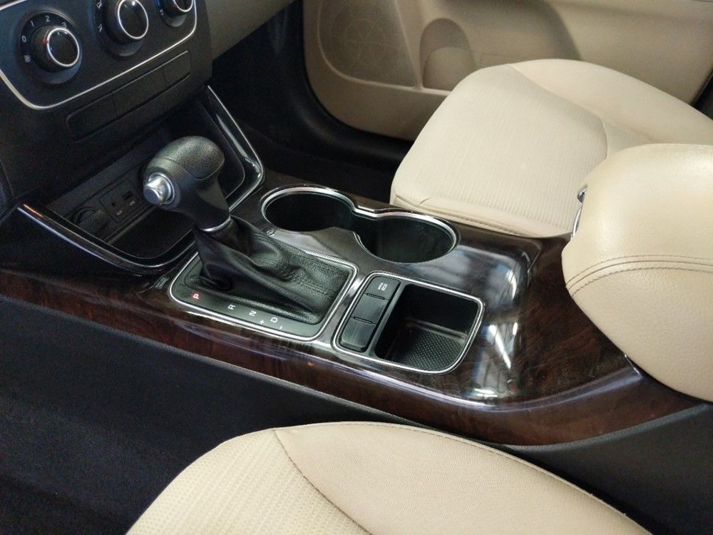 2014 Kia Sorento - Center Console/Cup Holders