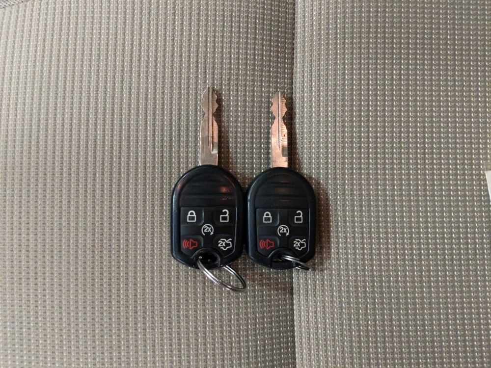 2014 Ford Taurus - Keys