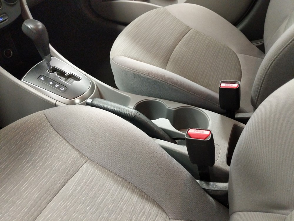 2016 Hyundai Accent - Center Console/Cup Holders