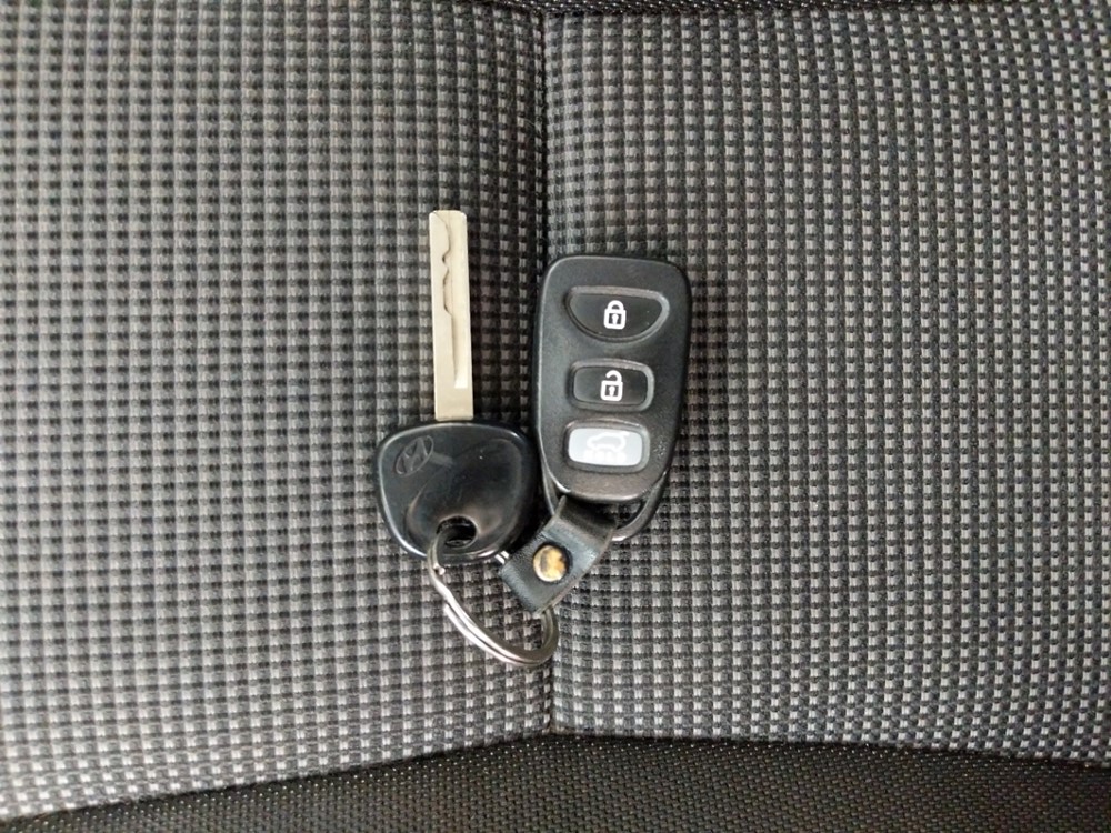 2017 Hyundai Elantra - Keys