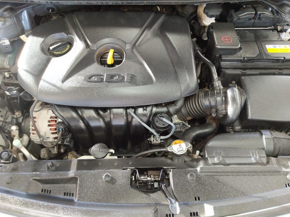2017 Hyundai Elantra - Engine