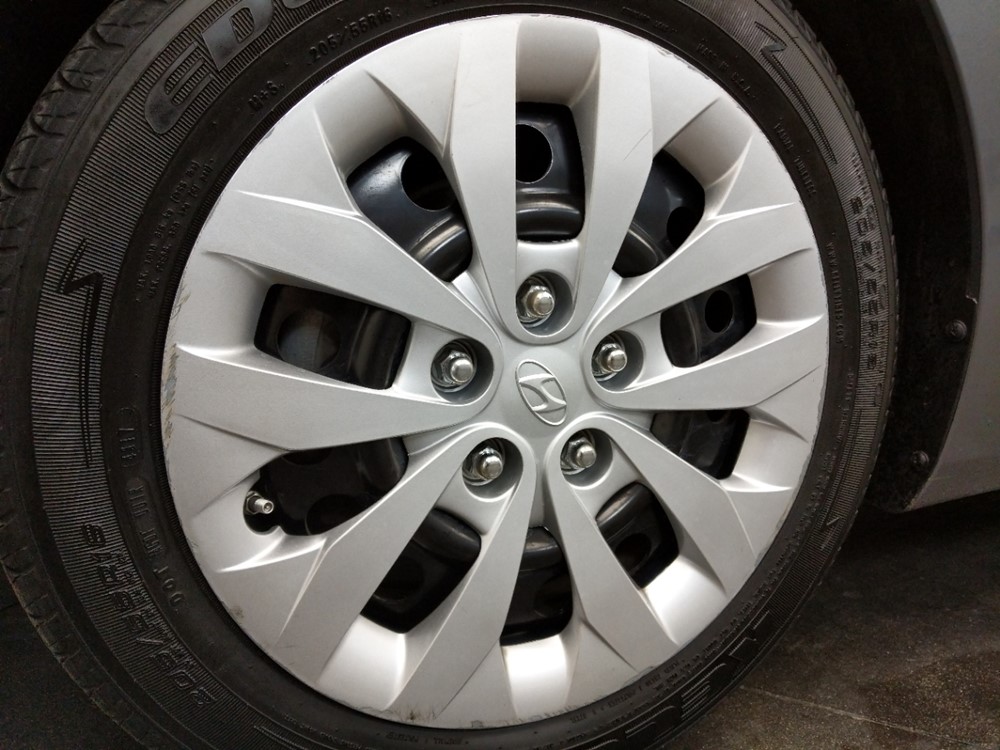 2017 Hyundai Elantra - Wheel