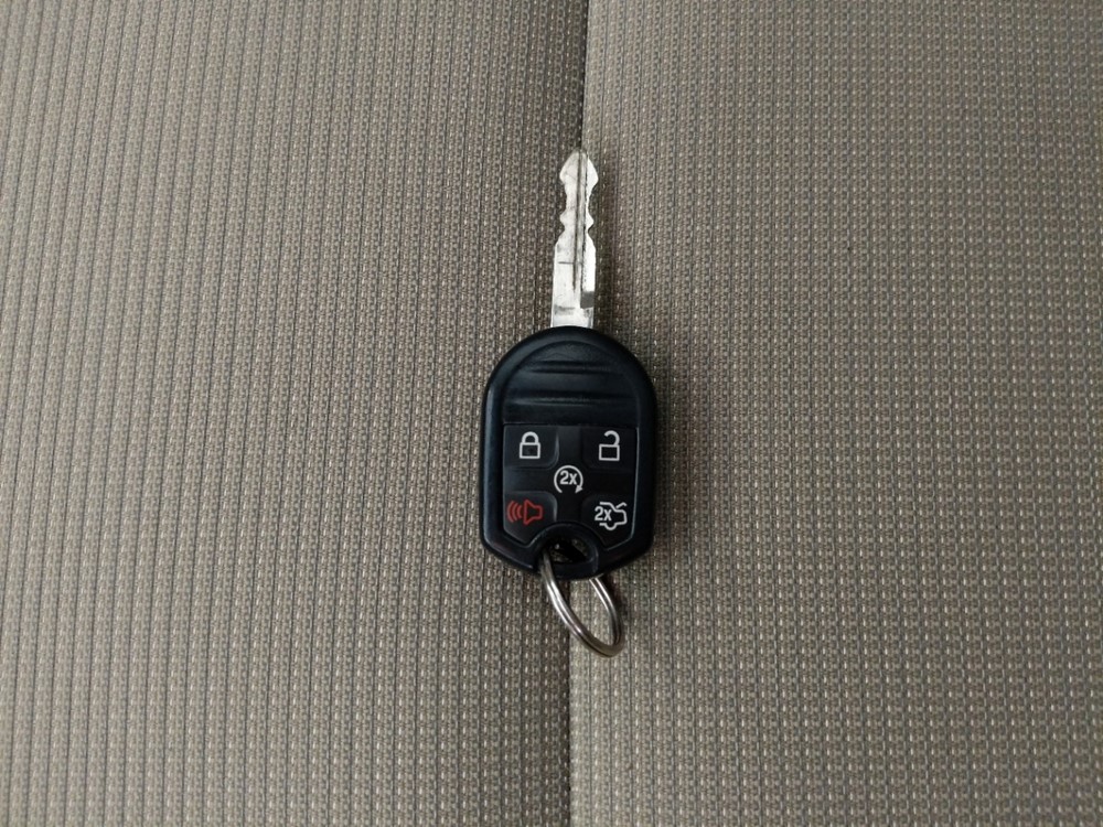 2013 Ford Taurus - Keys
