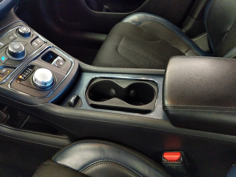 2015 Chrysler 200 - Center Console/Cup Holders