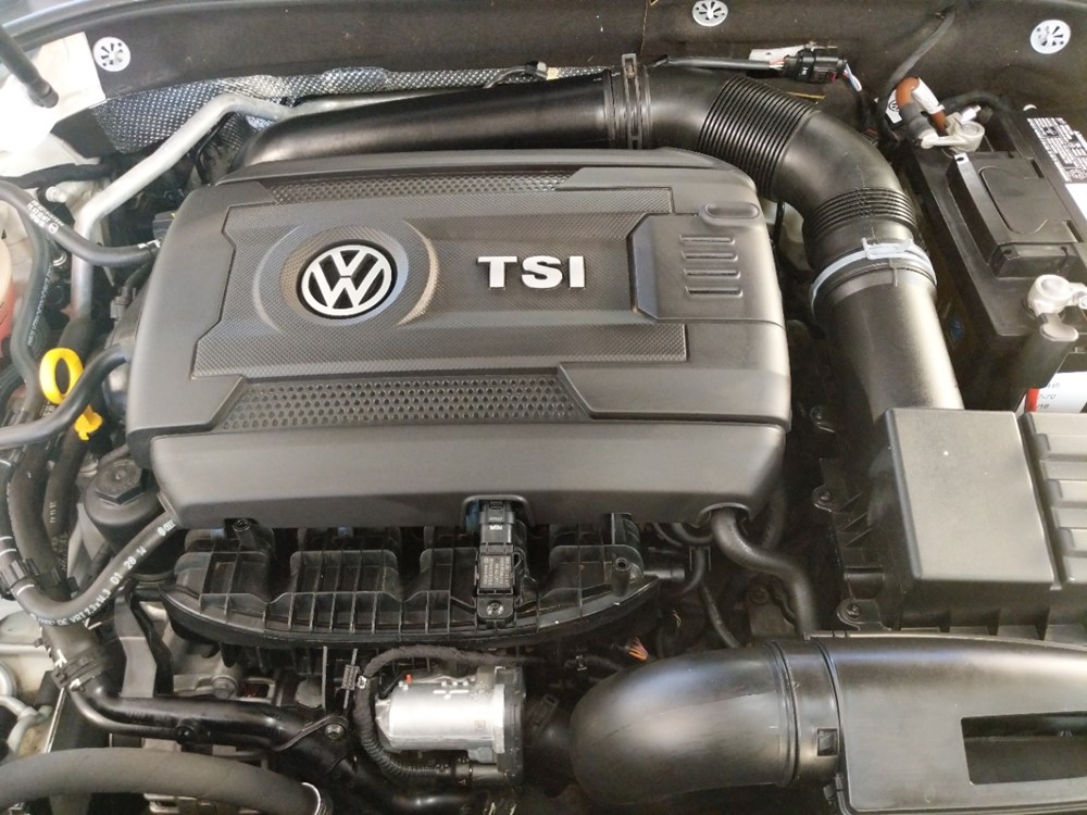 2015 Volkswagen Passat - Engine