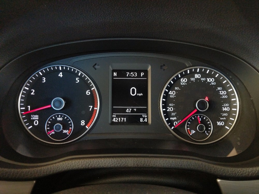 2015 Volkswagen Passat - Odometer Close Up