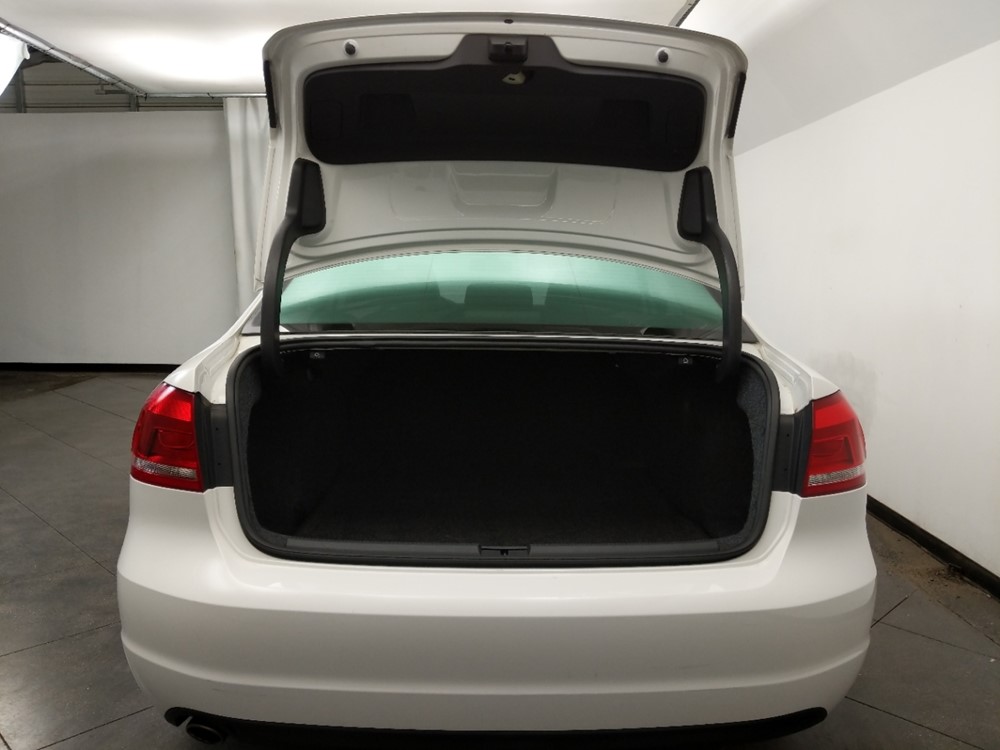 2015 Volkswagen Passat - Trunk