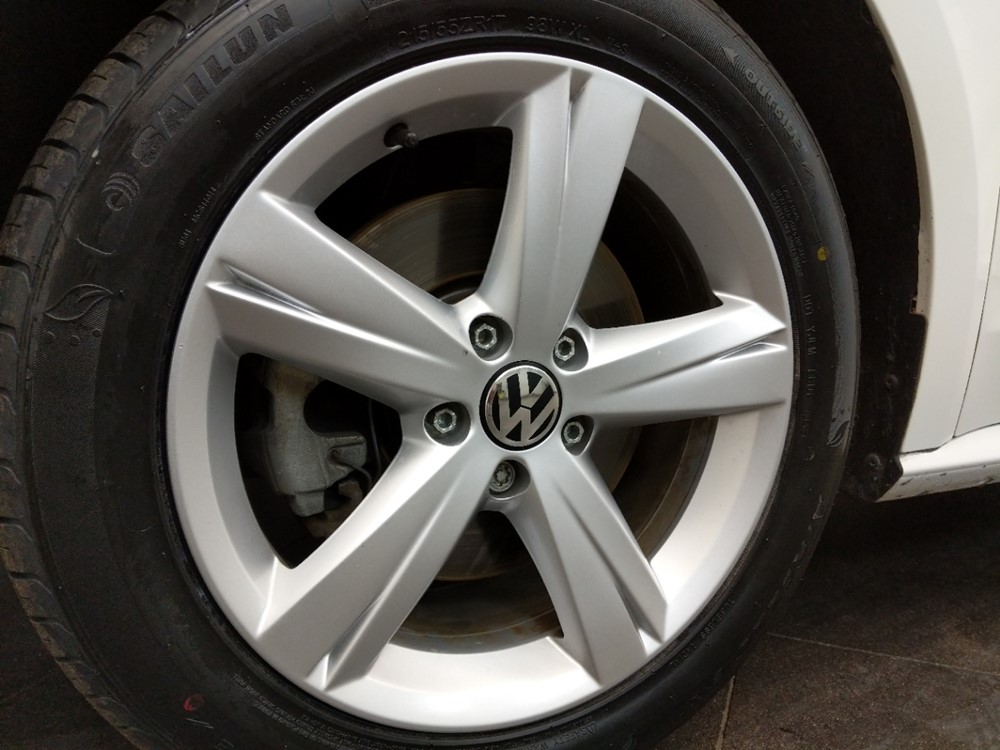 2015 Volkswagen Passat - Wheel