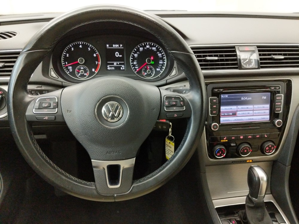 2015 Volkswagen Passat - Driver Dash
