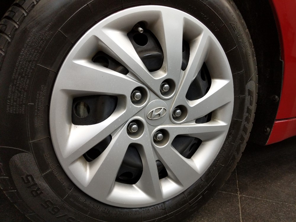 2017 Hyundai Elantra - Wheel