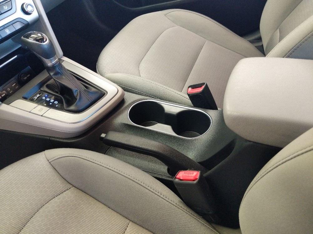2017 Hyundai Elantra - Center Console/Cup Holders