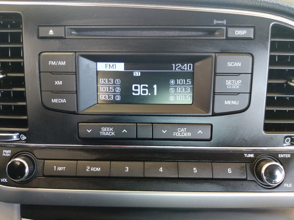 2017 Hyundai Elantra - Stereo Package
