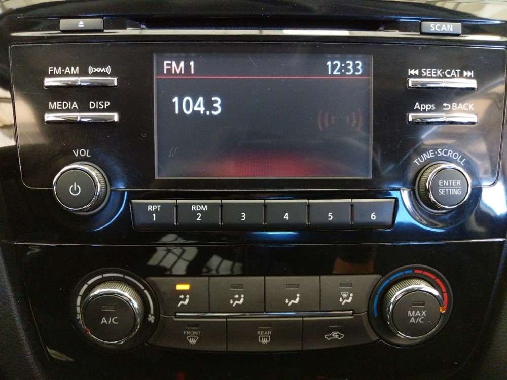 2016 Nissan Rogue - Stereo Package