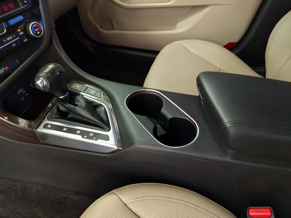 2015 Kia Optima - Center Console/Cup Holders