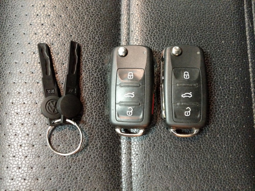 2015 Volkswagen Passat - Keys