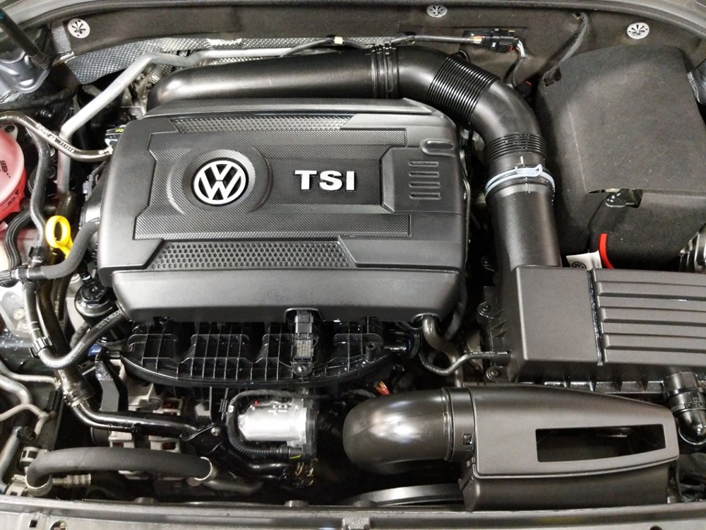 2015 Volkswagen Passat - Engine