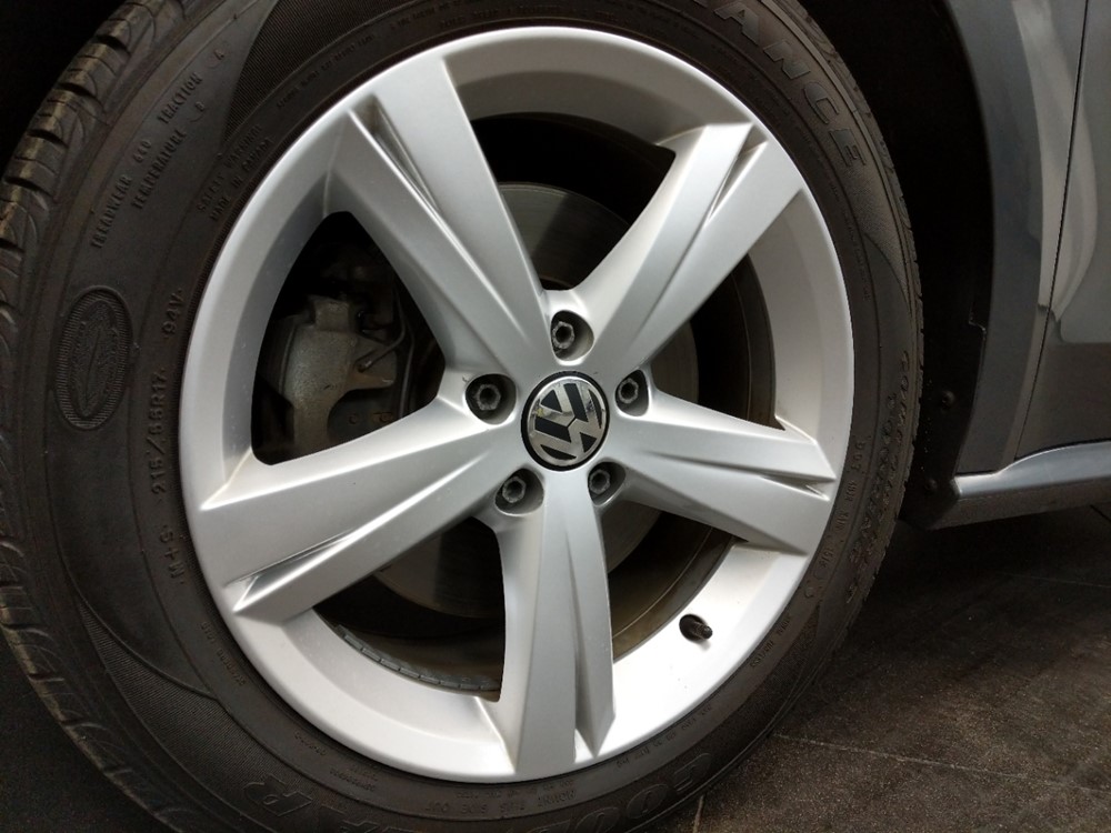 2015 Volkswagen Passat - Wheel