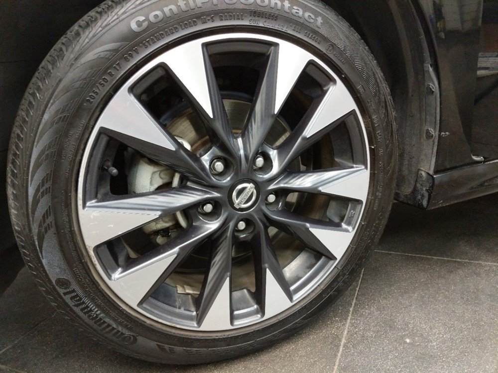 2017 Nissan Sentra - Wheel