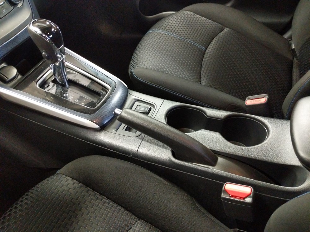 2017 Nissan Sentra - Center Console/Cup Holders