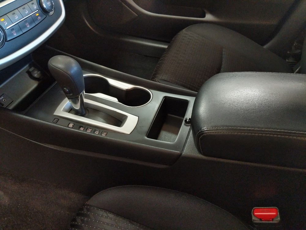 2016 Nissan Altima - Center Console/Cup Holders