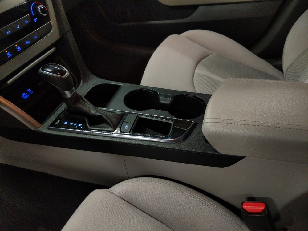 2017 Hyundai Sonata - Center Console/Cup Holders