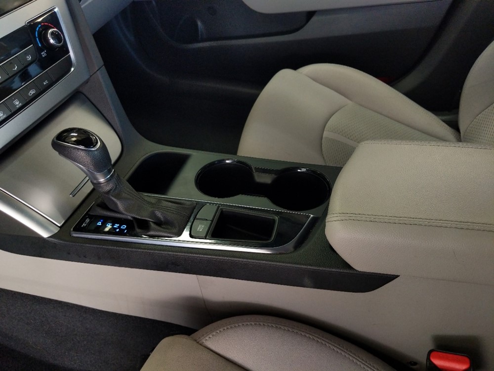 2017 Hyundai Sonata - Center Console/Cup Holders