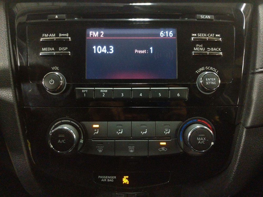 2017 Nissan Rogue - Stereo Package