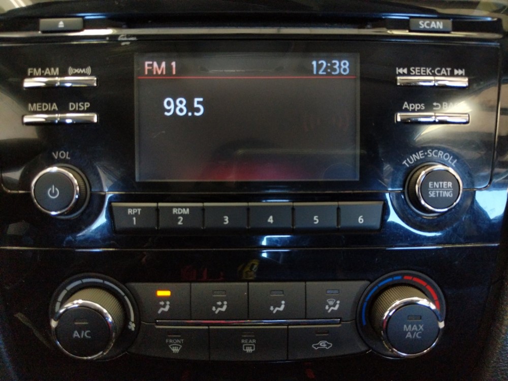2017 Nissan Rogue - Stereo Package