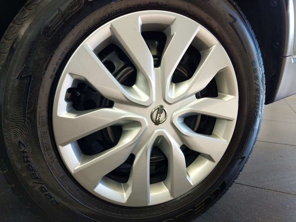 2017 Nissan Rogue - Wheel