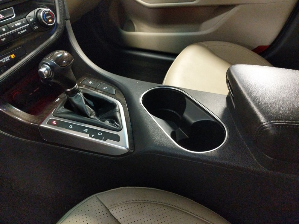 2014 Kia Optima - Center Console/Cup Holders