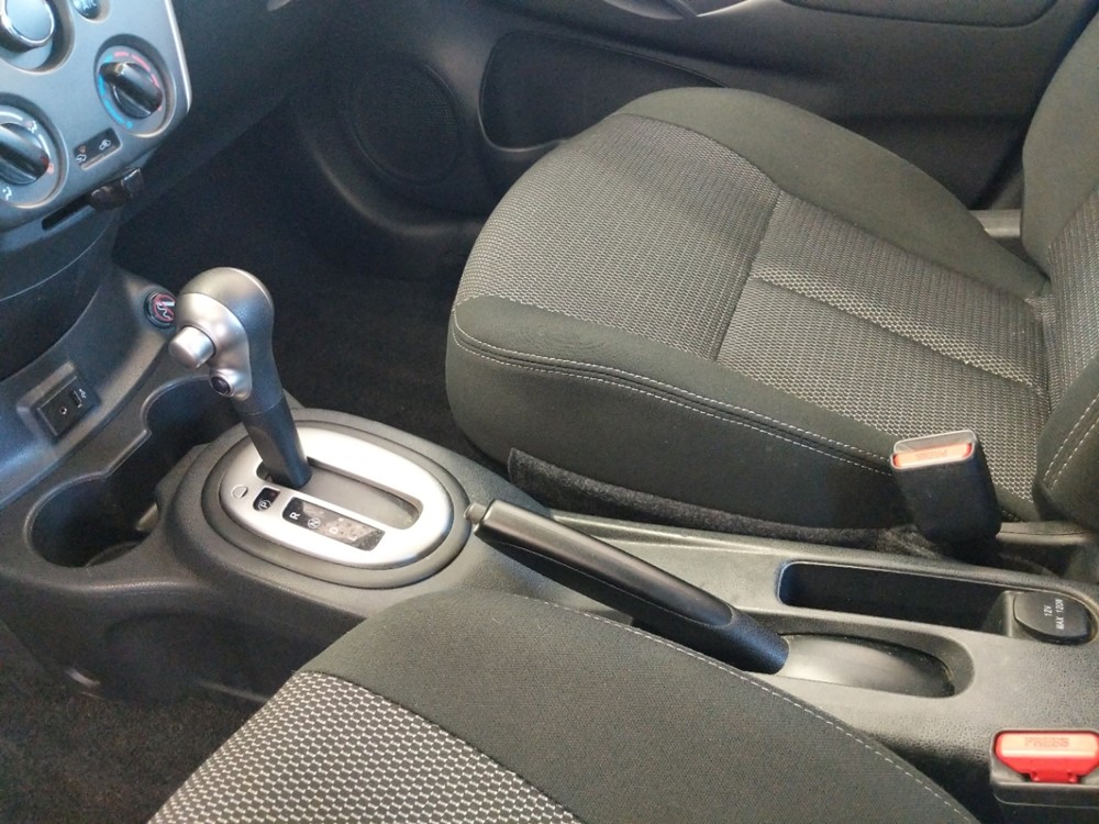2017 Nissan Versa - Center Console/Cup Holders