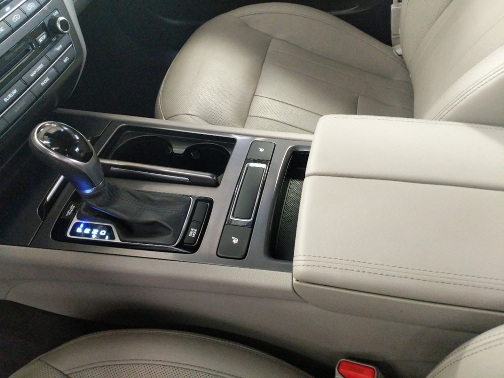 2015 Hyundai Genesis - Center Console/Cup Holders