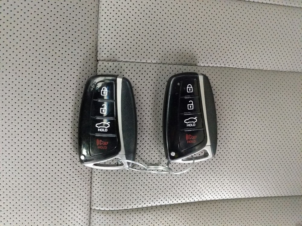 2015 Hyundai Genesis - Keys