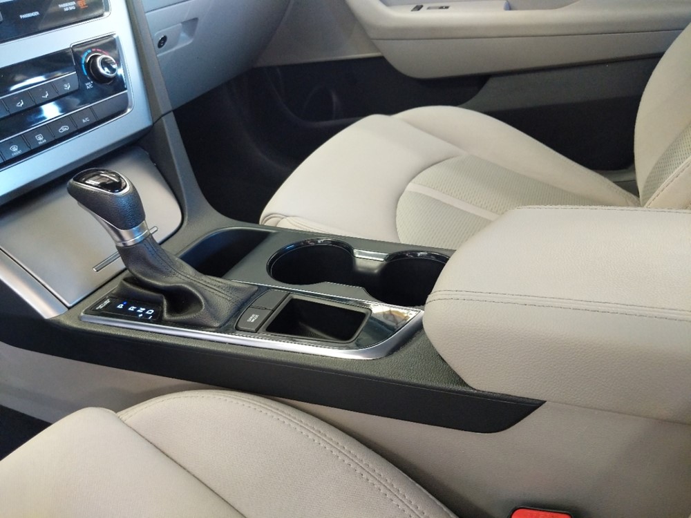 2017 Hyundai Sonata - Center Console/Cup Holders
