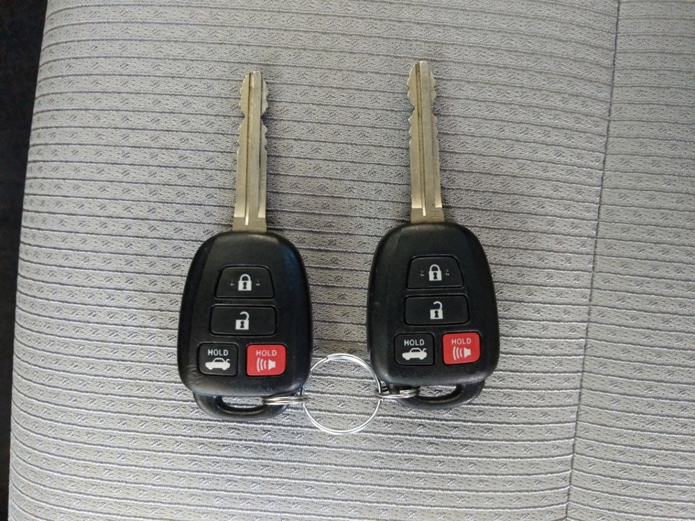 2016 Toyota Camry - Keys