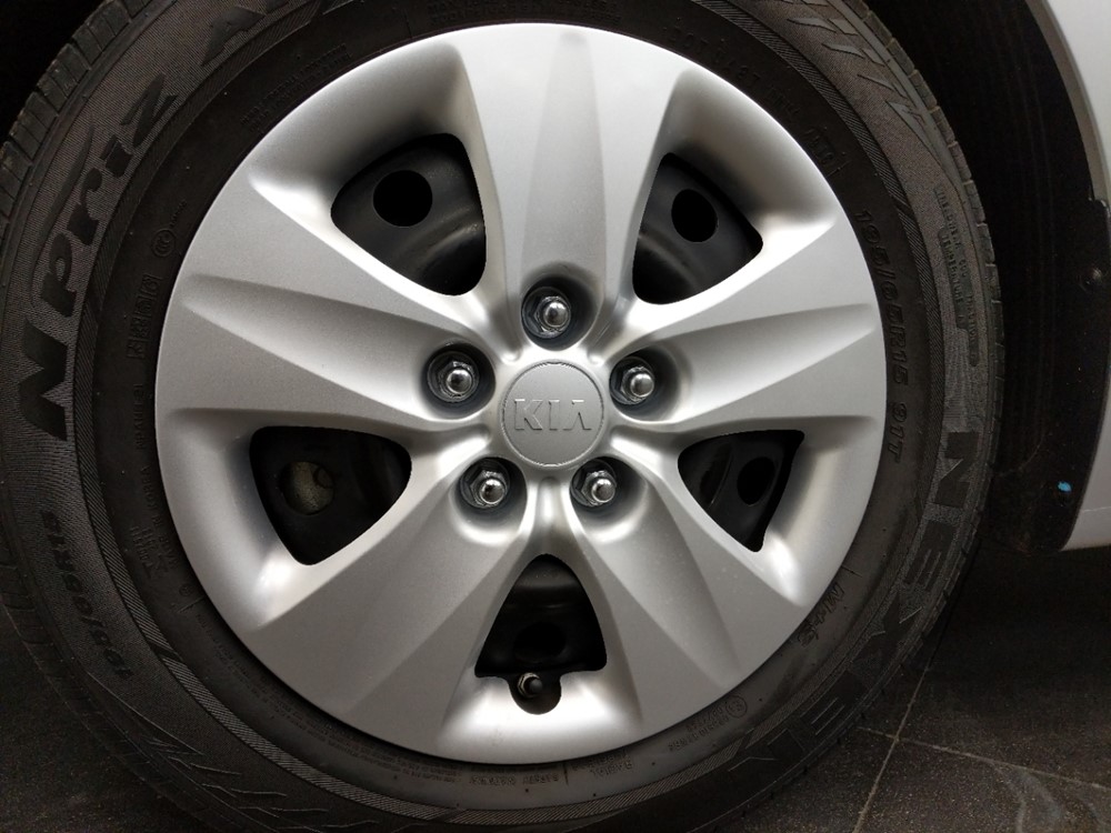 2017 Kia Forte - Wheel