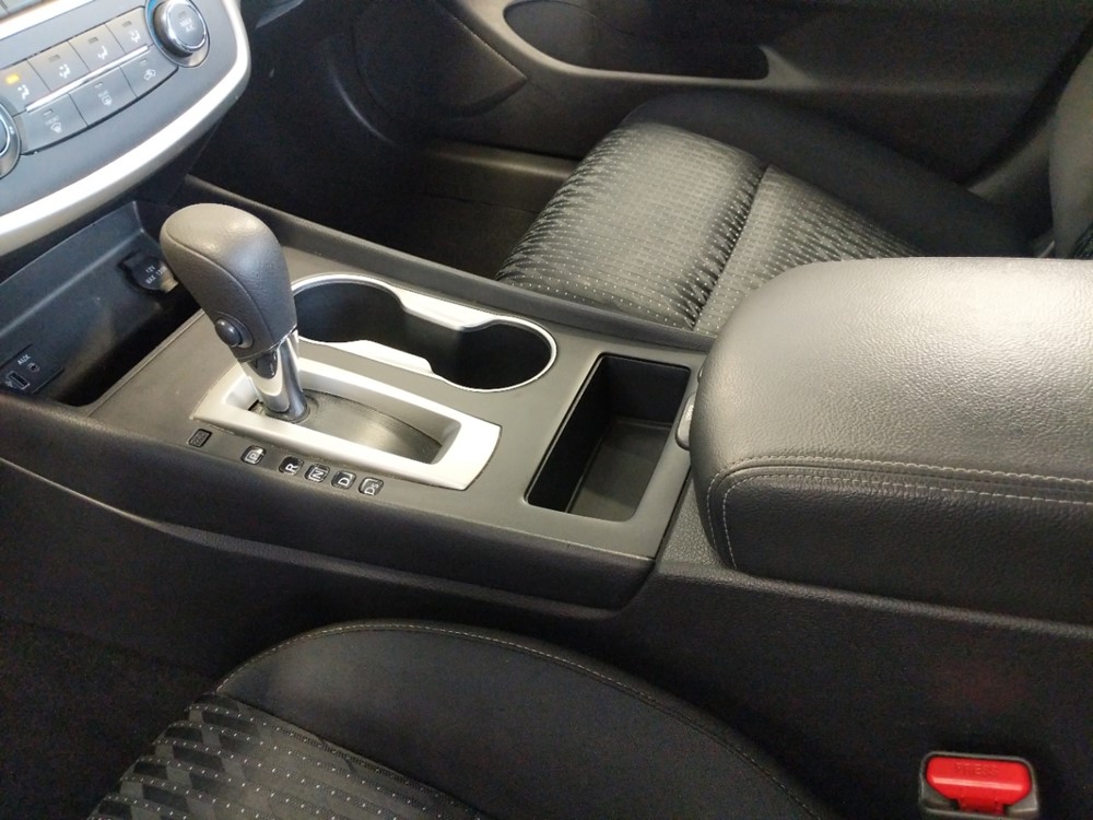 2017 Nissan Altima - Center Console/Cup Holders