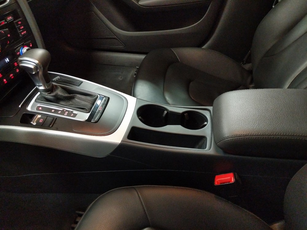 2015 Audi A4 - Center Console/Cup Holders