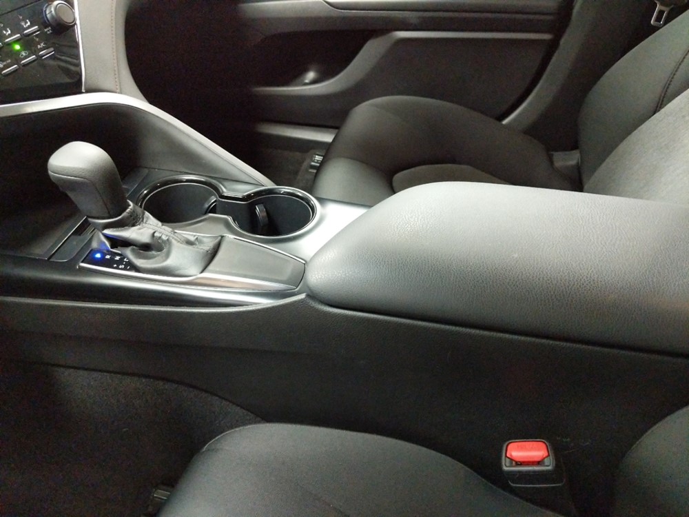 2018 Toyota Camry - Center Console/Cup Holders