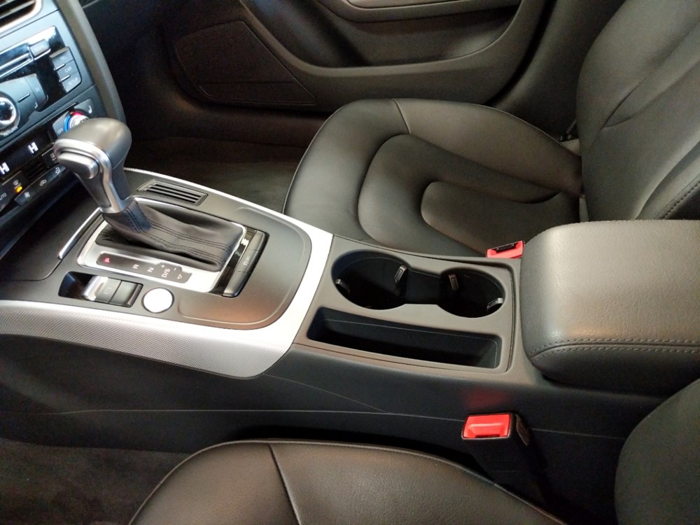 2016 Audi A4 - Center Console/Cup Holders