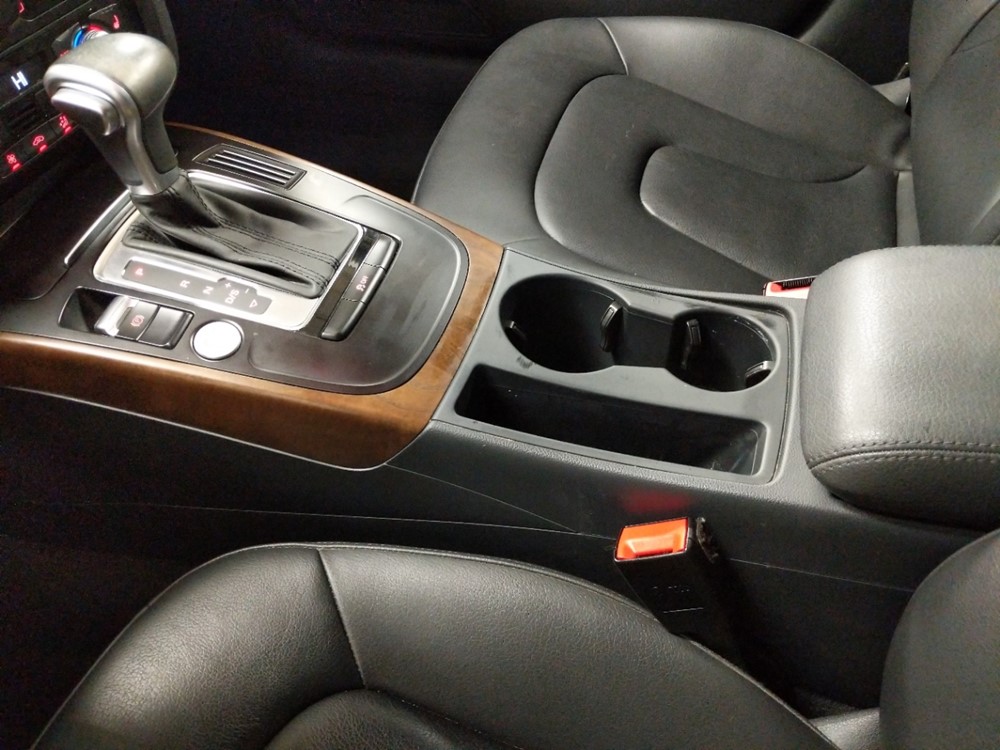2016 Audi A4 - Center Console/Cup Holders