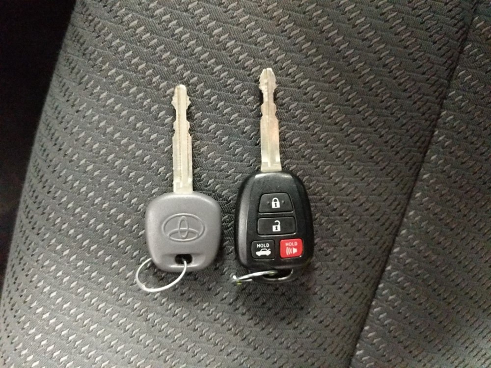 2016 Toyota Camry - Keys