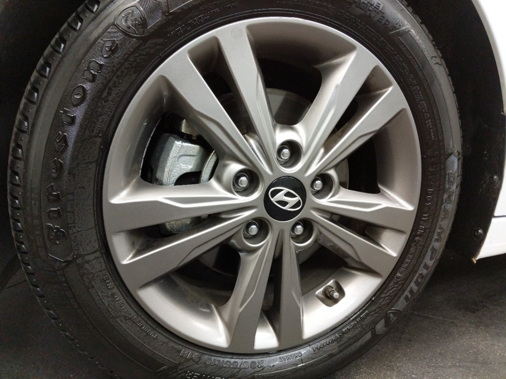 2018 Hyundai Elantra - Wheel