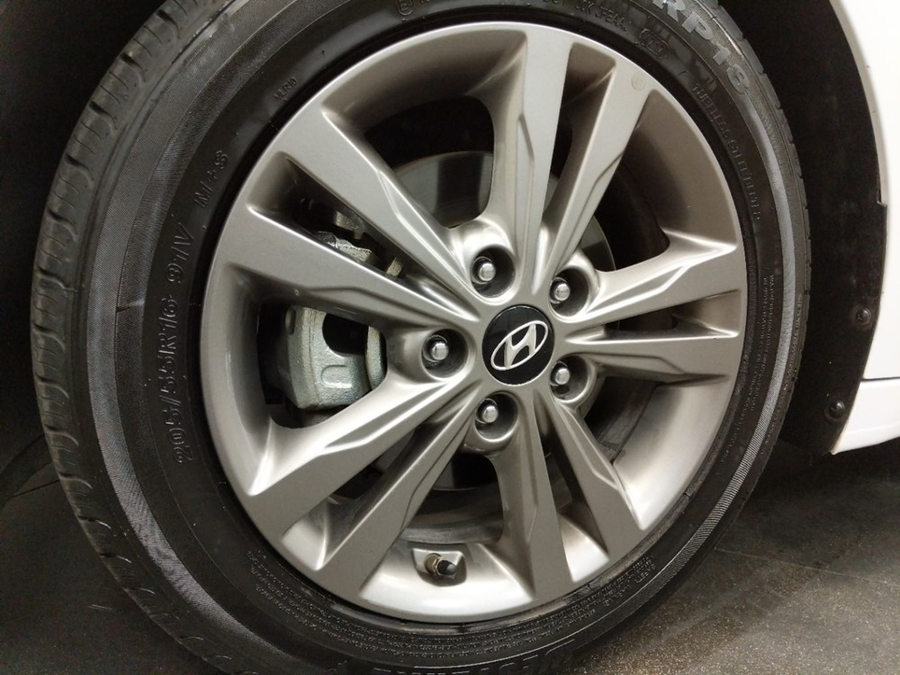 2018 Hyundai Elantra - Wheel