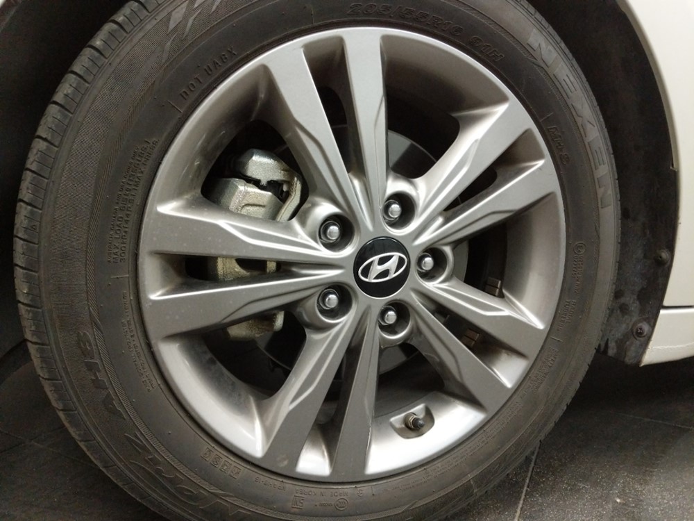 2018 Hyundai Elantra - Wheel