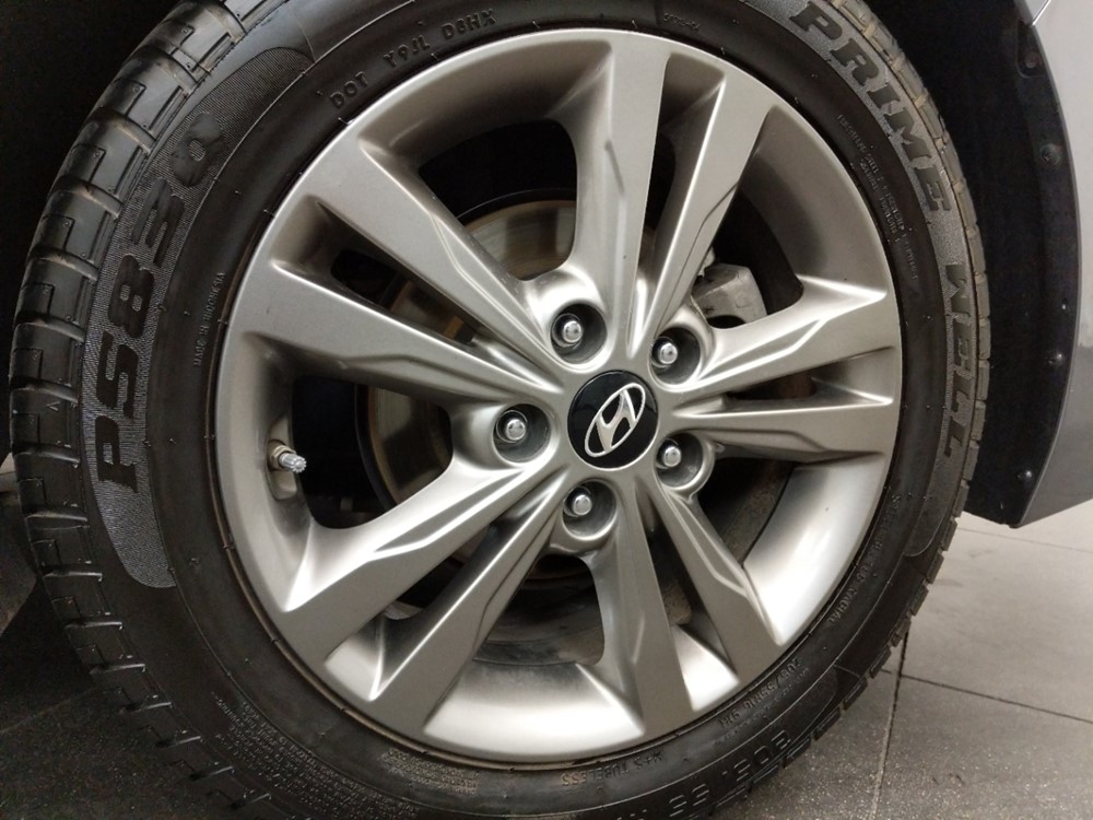 2018 Hyundai Elantra - Wheel