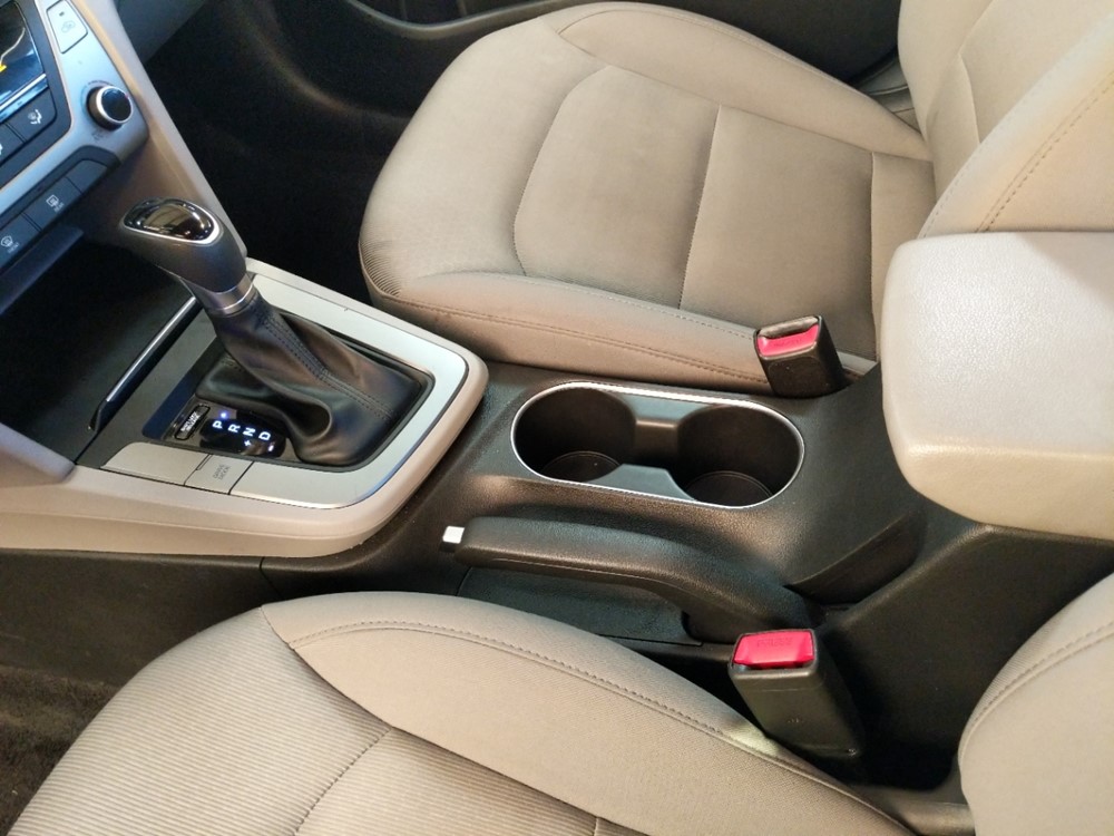 2018 Hyundai Elantra - Center Console/Cup Holders